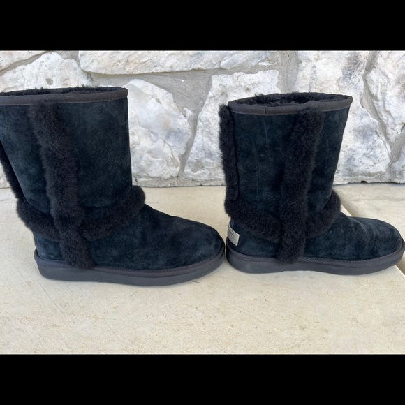 Ugg Carter Boots - Picture 3 of 10